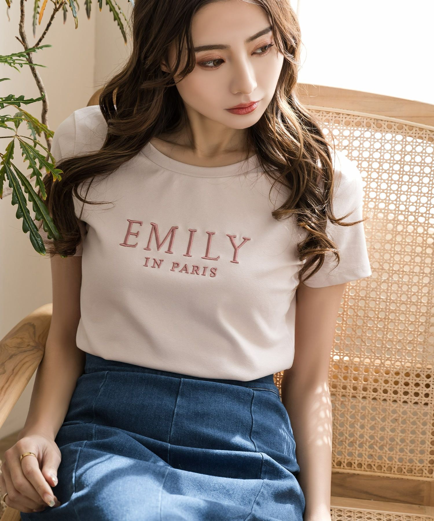 EMILY刺繍ロゴデザインTシャツ JB22044