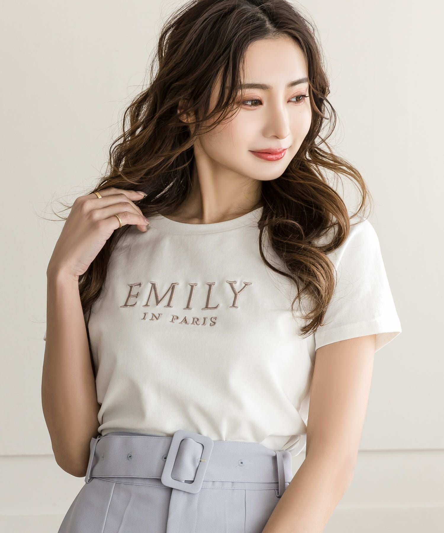 EMILY刺繍ロゴデザインTシャツ JB22044