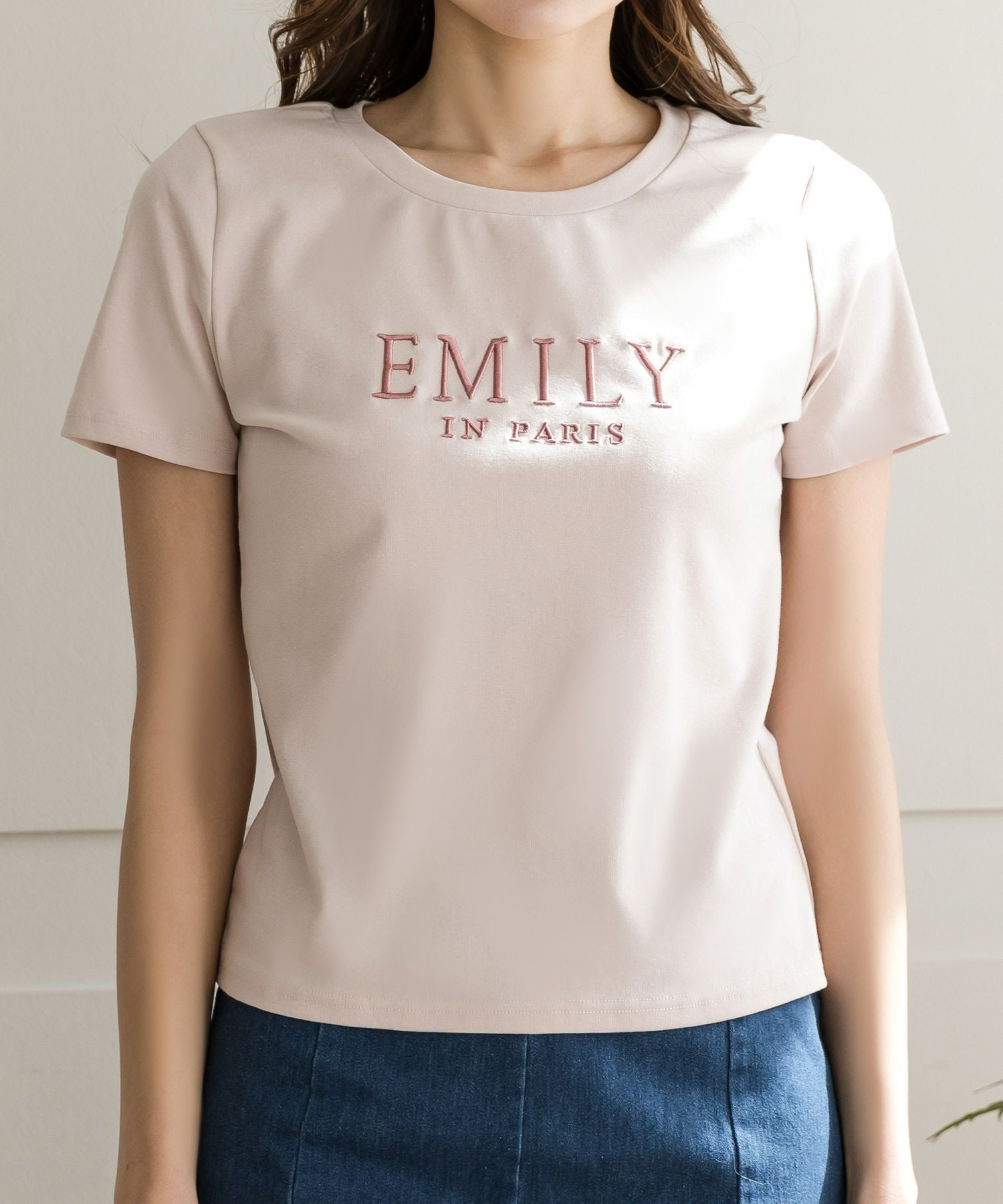 EMILY刺繍ロゴデザインTシャツ JB22044