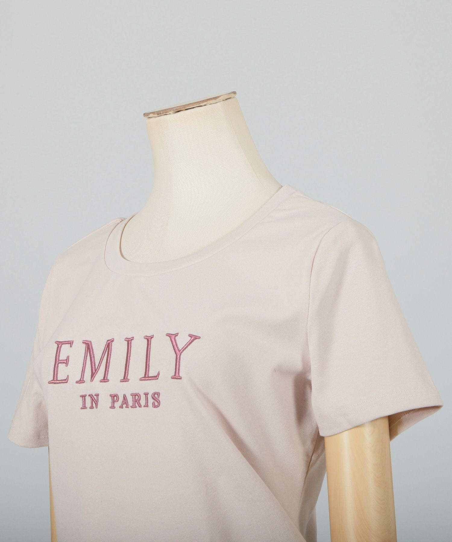 EMILY刺繍ロゴデザインTシャツ JB22044