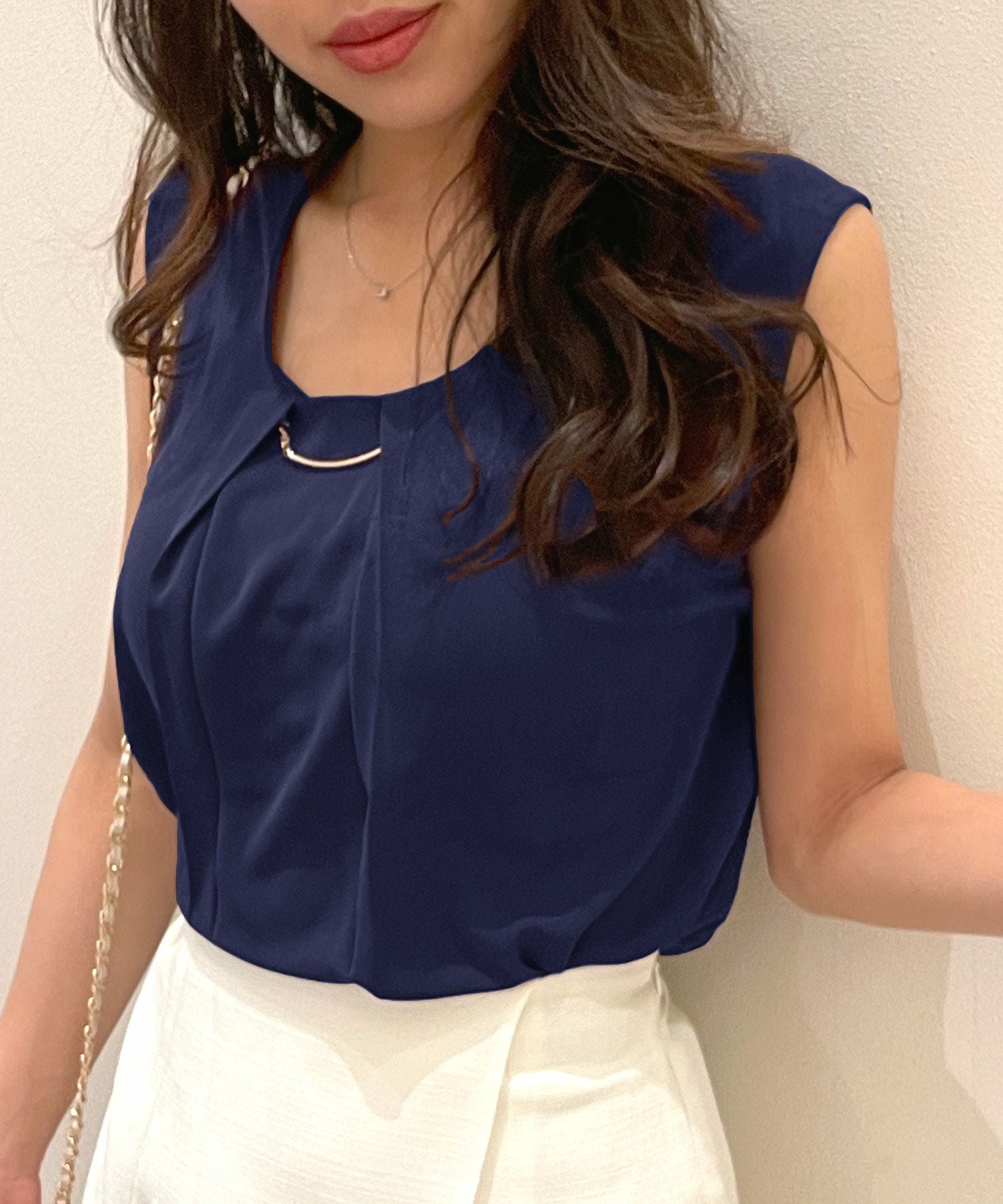 チャーム付きパーソナルカラーノースリーブブラウス・トップス JB23035