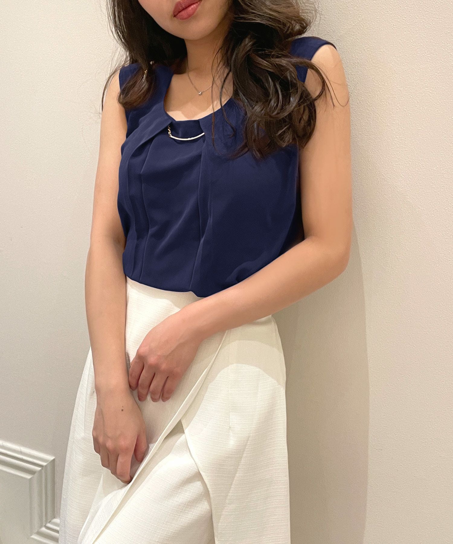 チャーム付きパーソナルカラーノースリーブブラウス・トップス JB23035