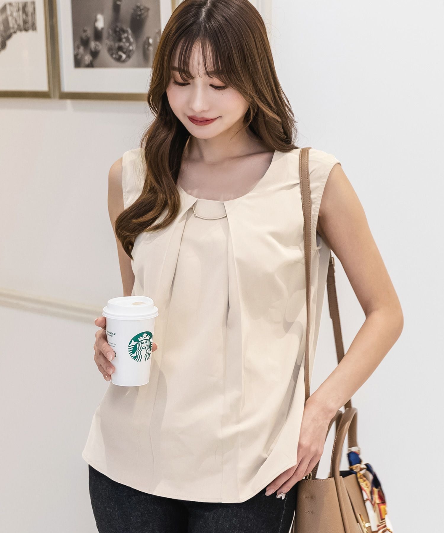 チャーム付きパーソナルカラーノースリーブブラウス・トップス JB23035