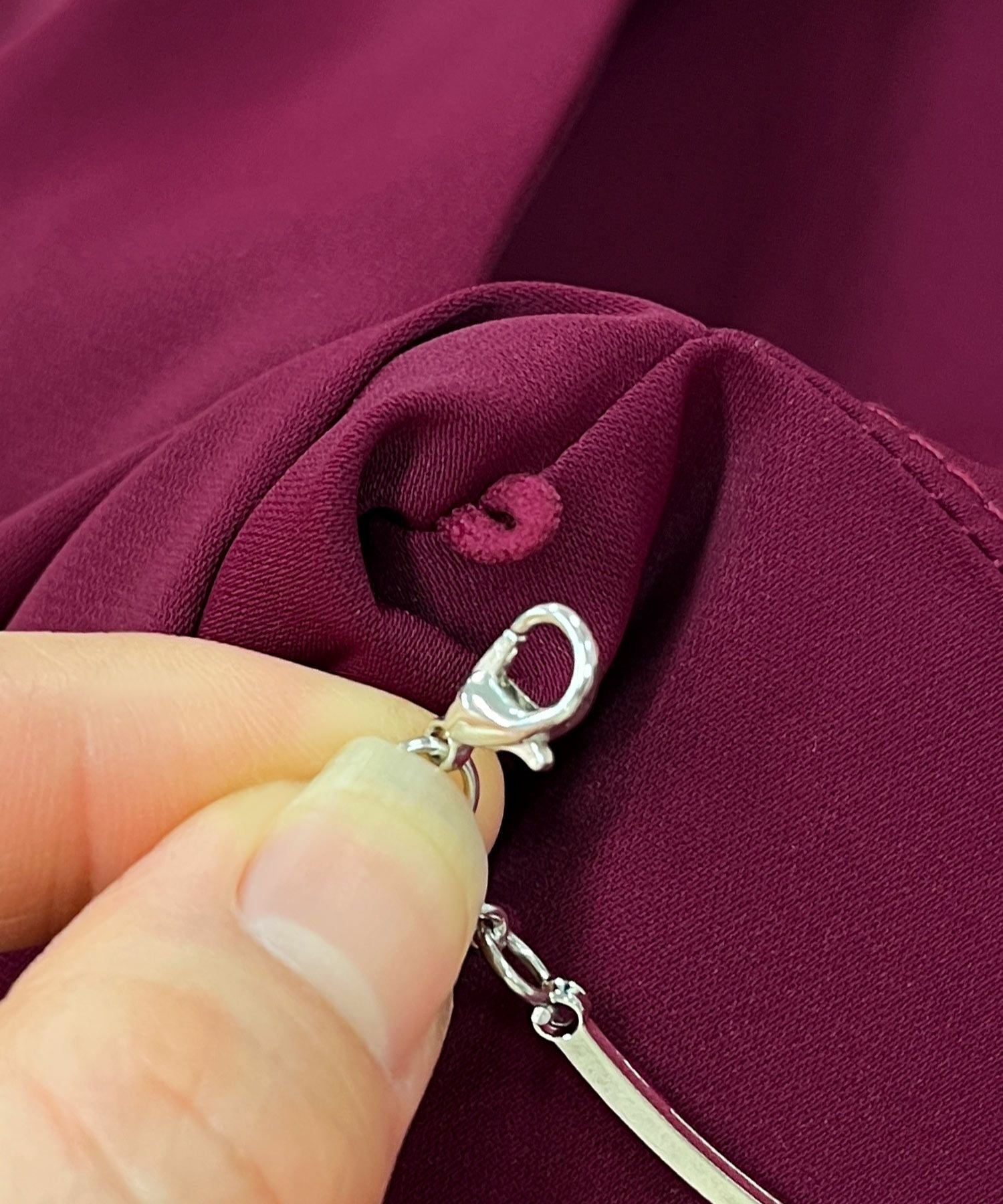 チャーム付きパーソナルカラーノースリーブブラウス・トップス JB23035