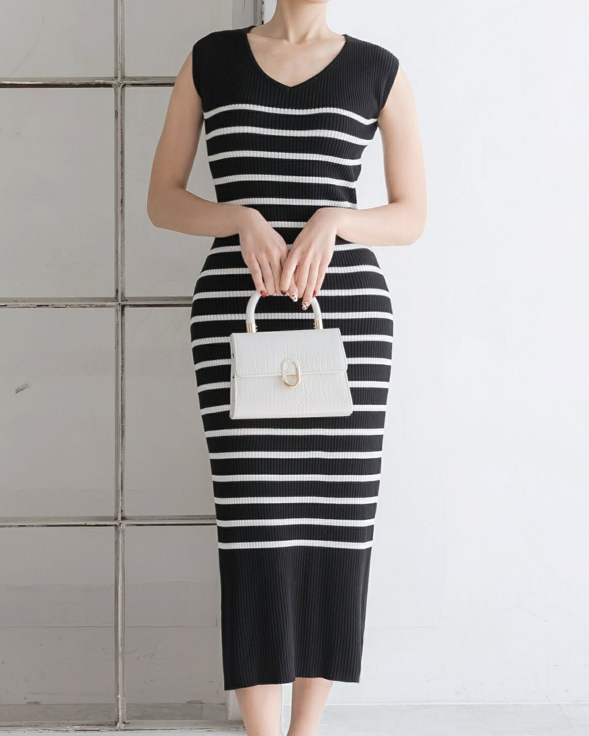 ボーダー柄Vネックタイトニットワンピース JB24058