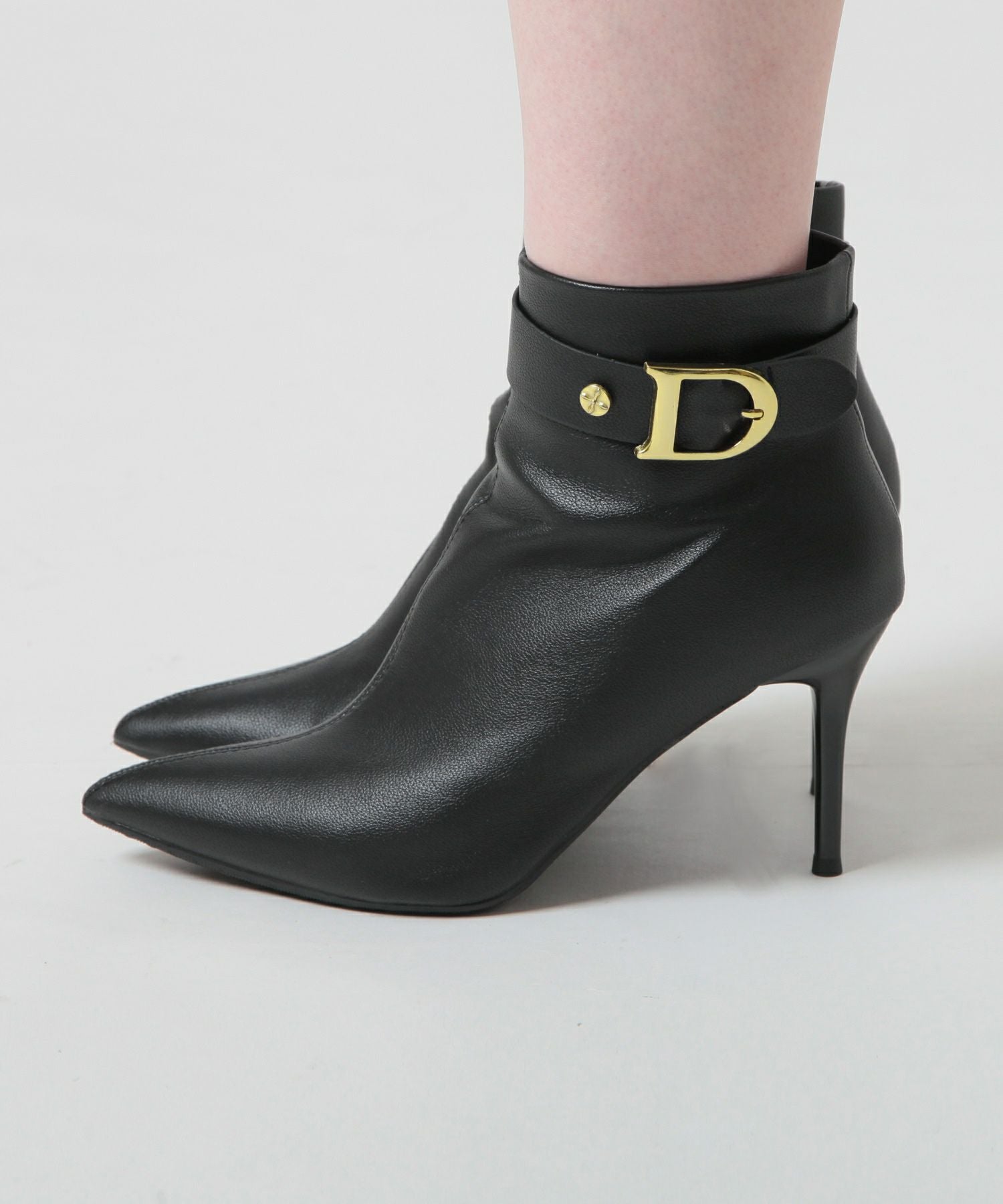 モチーフ付きショートブーツ JB24670