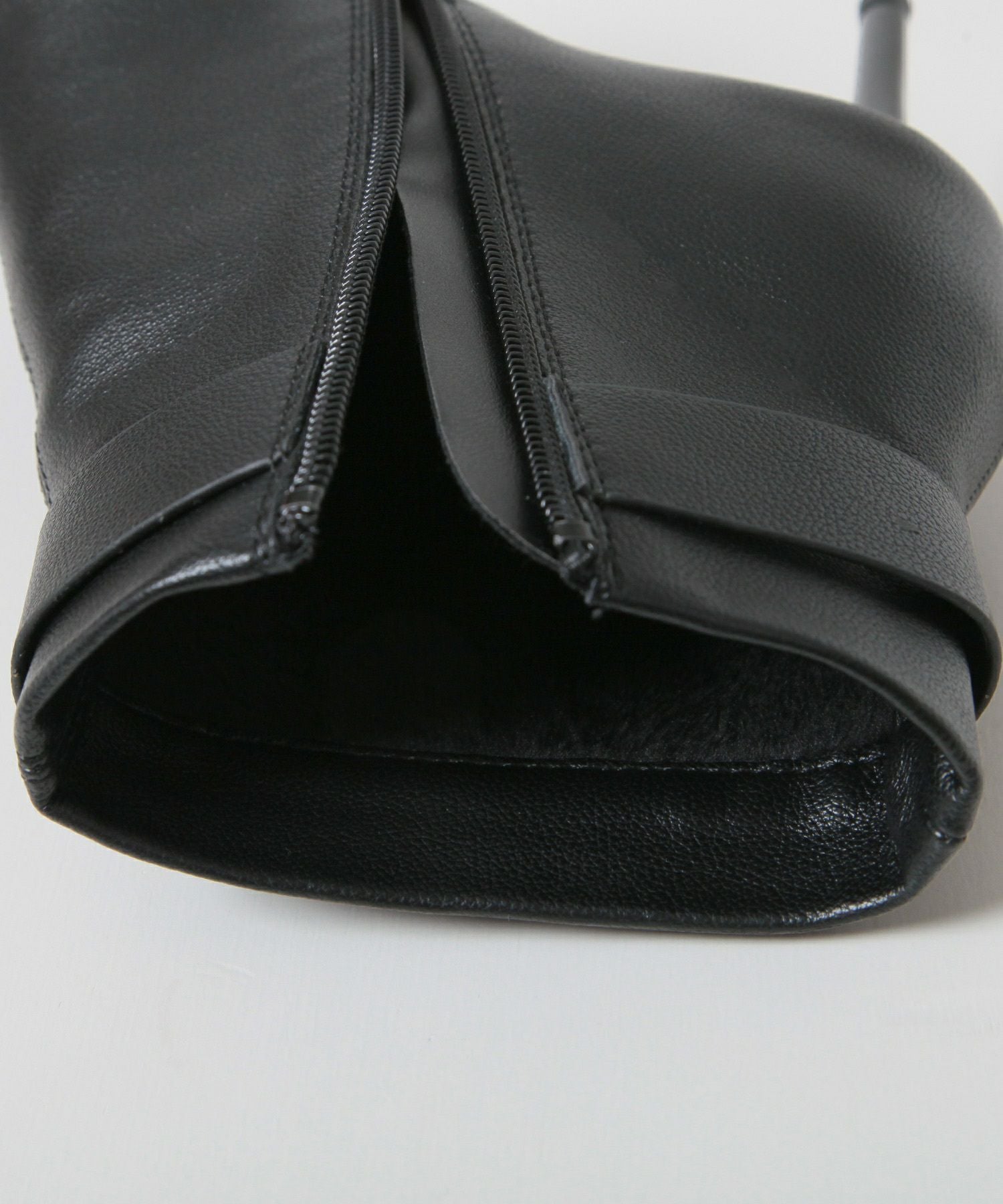 モチーフ付きショートブーツ JB24670