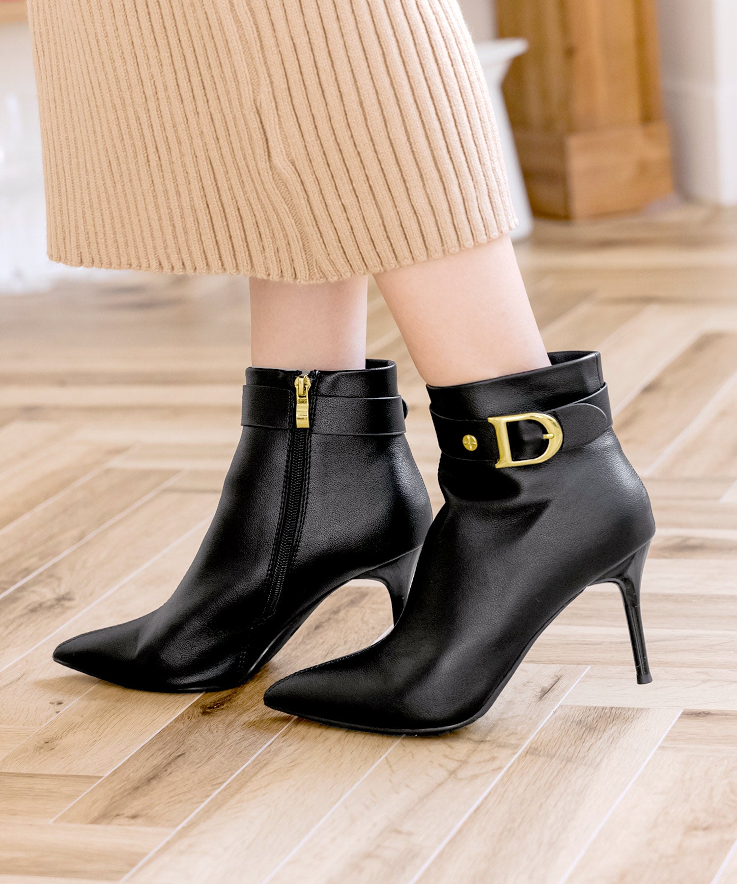 モチーフ付きショートブーツ JB24670