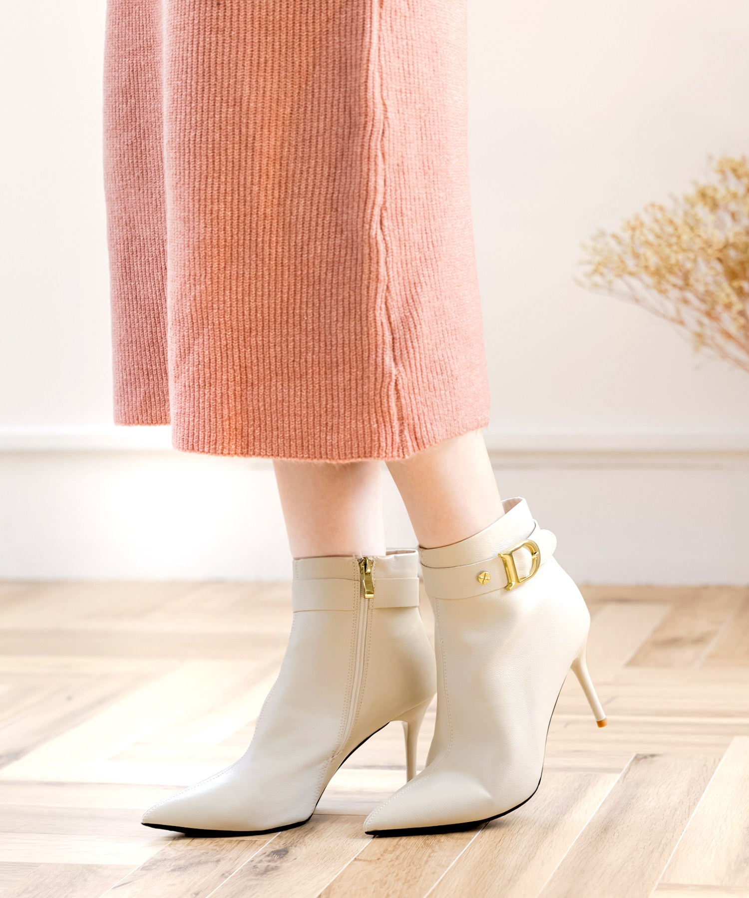 モチーフ付きショートブーツ JB24670