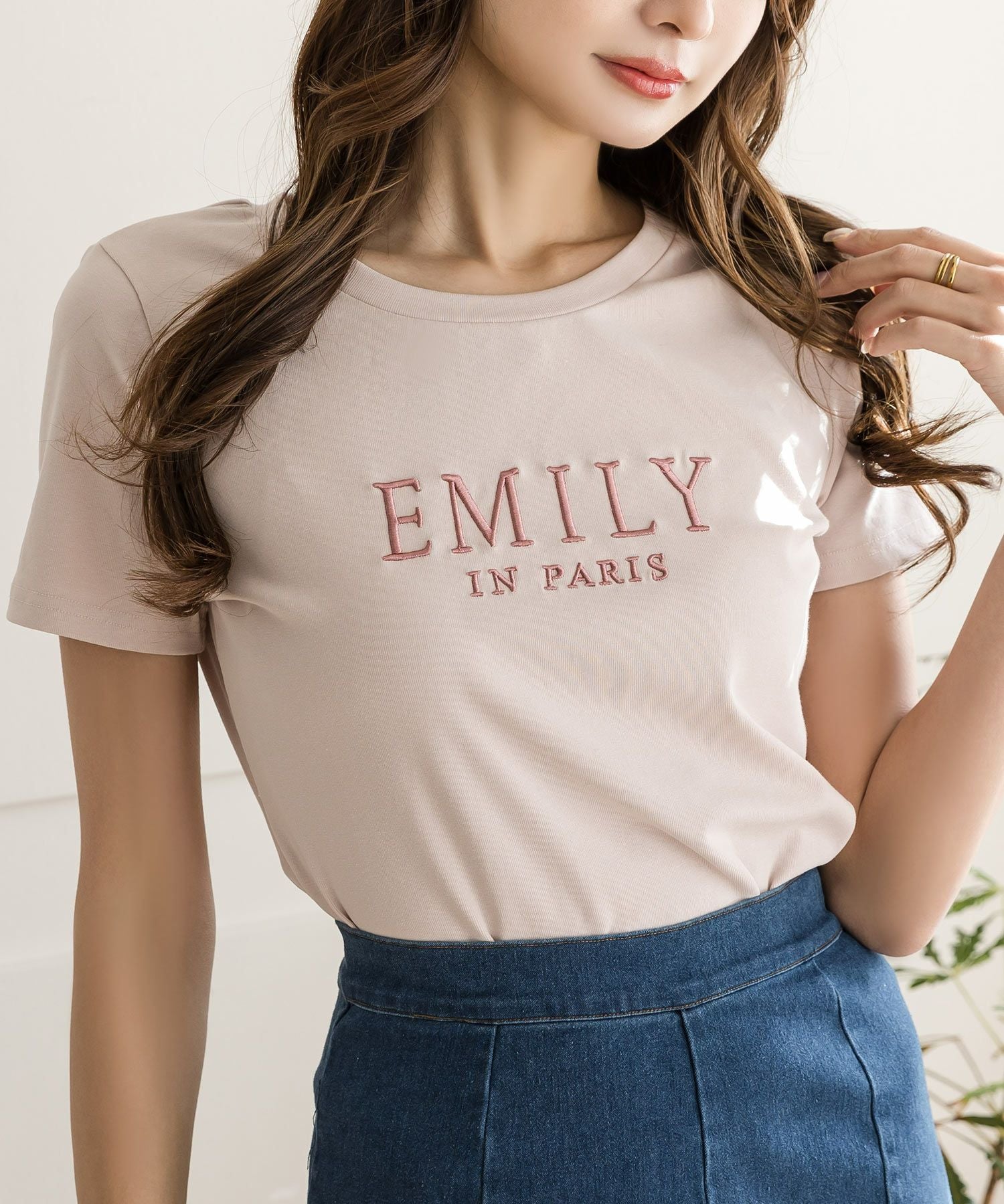 EMILY刺繍ロゴデザインTシャツ JB22044